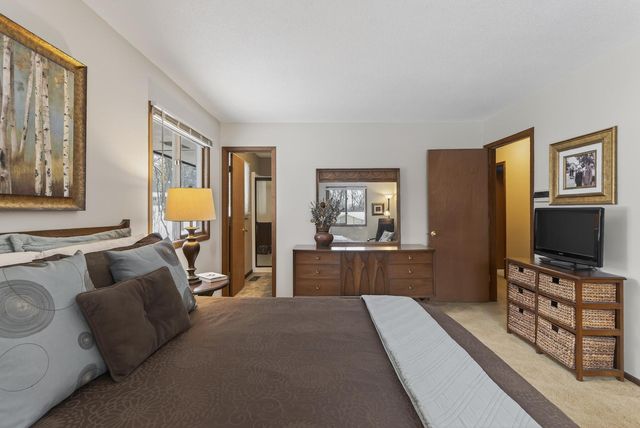 12825 Woodview Lane, Burnsville, MN 55337