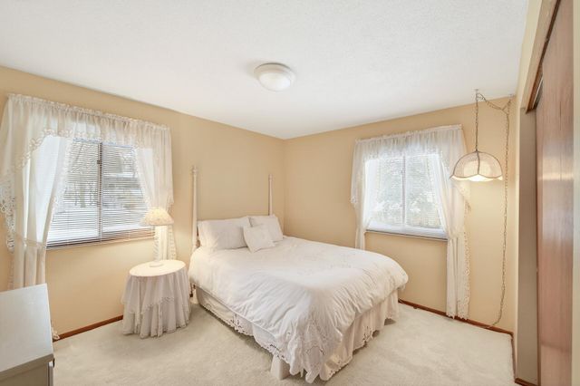 12825 Woodview Lane, Burnsville, MN 55337