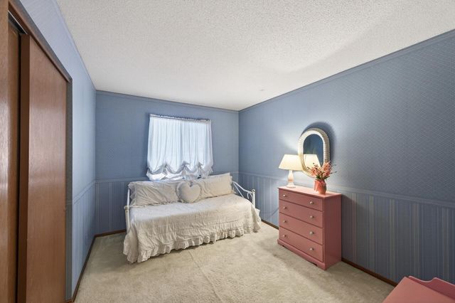 12825 Woodview Lane, Burnsville, MN 55337