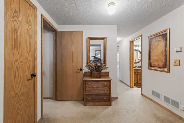 12825 Woodview Lane, Burnsville, MN 55337