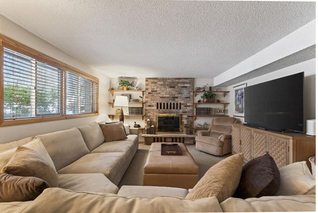 12825 Woodview Lane, Burnsville, MN 55337