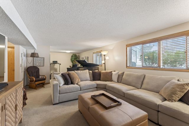 12825 Woodview Lane, Burnsville, MN 55337