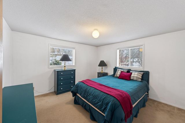 12825 Woodview Lane, Burnsville, MN 55337