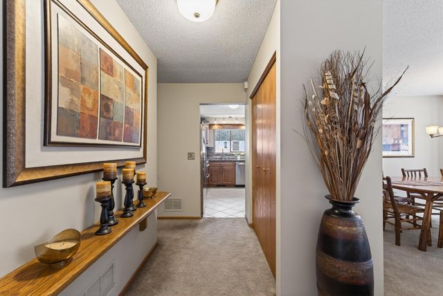 12825 Woodview Lane, Burnsville, MN 55337