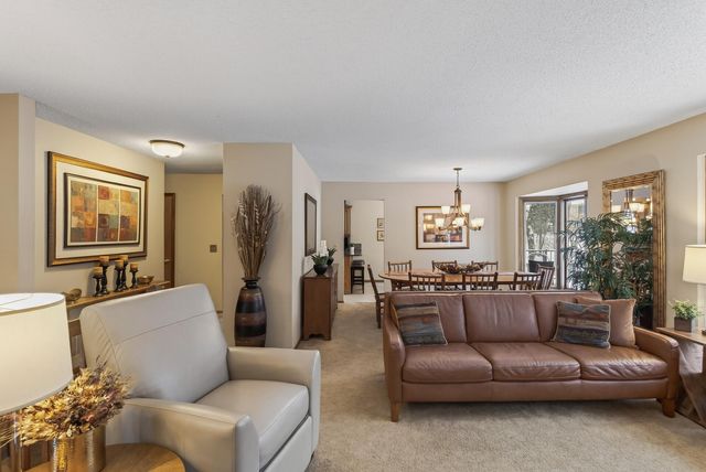 12825 Woodview Lane, Burnsville, MN 55337