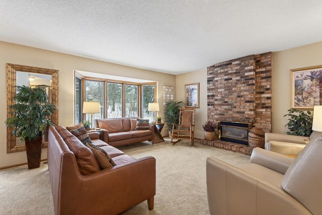 12825 Woodview Lane, Burnsville, MN 55337