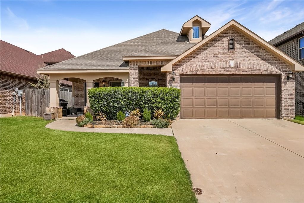 4332 Sweet Clover Lane, Fort Worth, TX 76036 — exterior