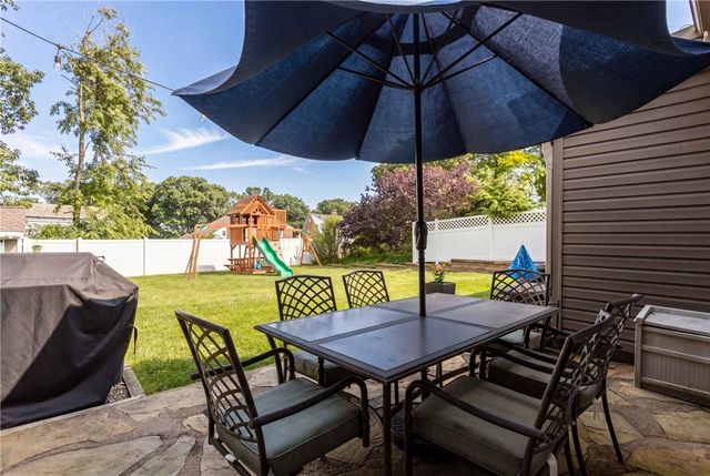 130 Crestview Dr, Pleasant Hills, PA 15236