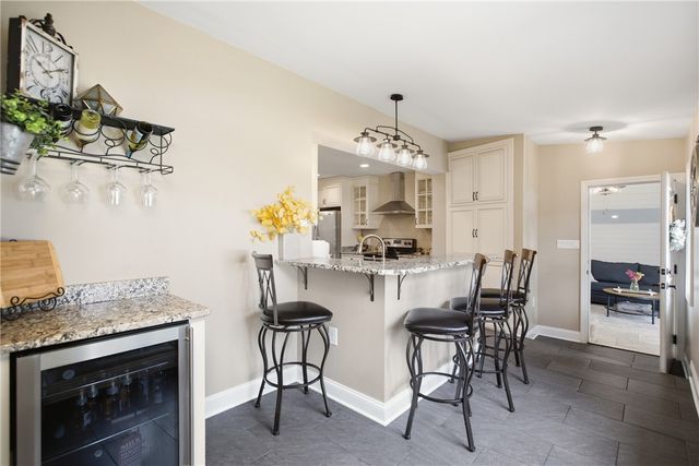 130 Crestview Dr, Pleasant Hills, PA 15236