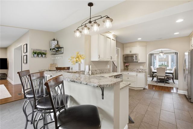 130 Crestview Dr, Pleasant Hills, PA 15236