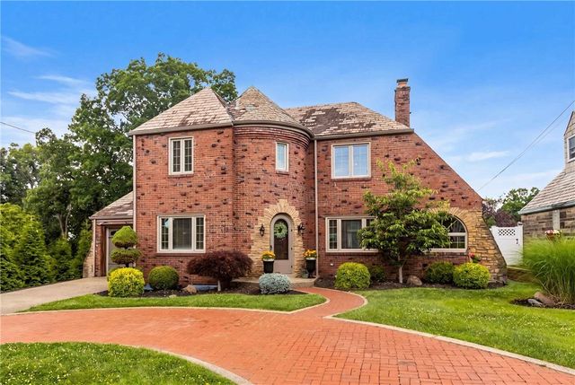 130 Crestview Dr, Pleasant Hills, PA 15236