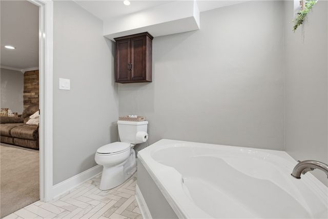 130 Crestview Dr, Pleasant Hills, PA 15236
