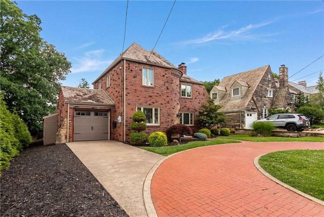 130 Crestview Dr, Pleasant Hills, PA 15236