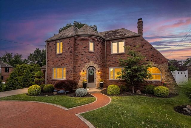 130 Crestview Dr, Pleasant Hills, PA 15236