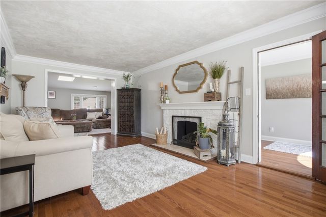 130 Crestview Dr, Pleasant Hills, PA 15236