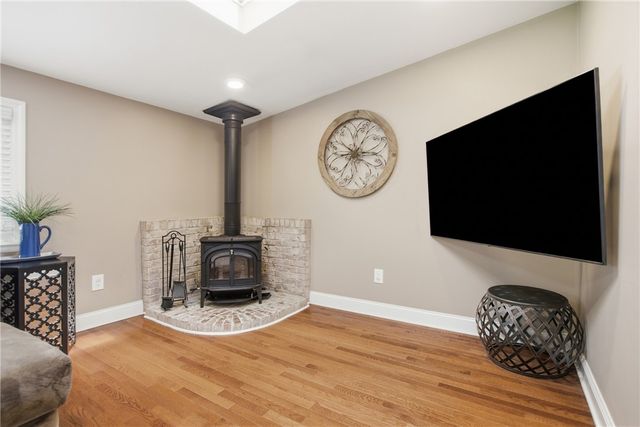 130 Crestview Dr, Pleasant Hills, PA 15236