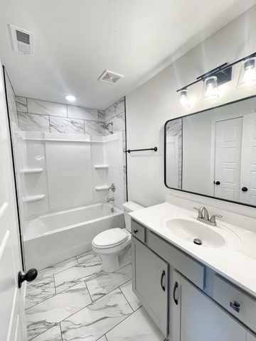 2038 Jackie Lorraine Dr, Clarksville, TN 37042