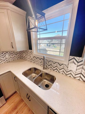 2038 Jackie Lorraine Dr, Clarksville, TN 37042