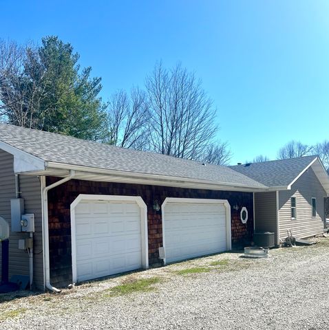 2976 W Rose Hill Lane, Rosedale, IN 47874