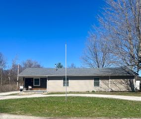 2976 W Rose Hill Lane, Rosedale, IN 47874