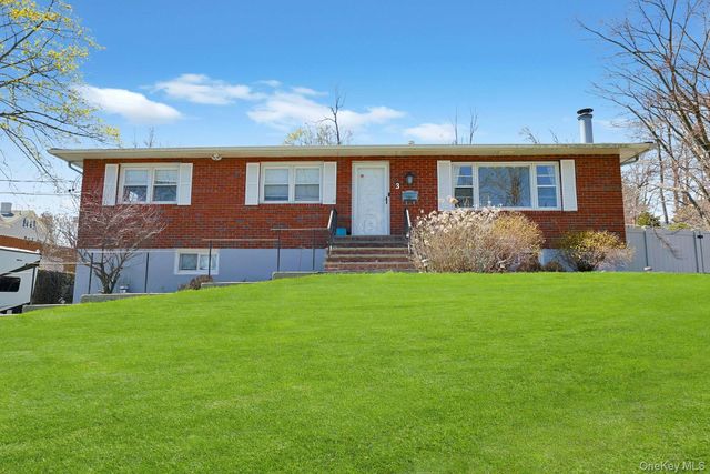 3 Green Hill Court, Nanuet, NY 10954