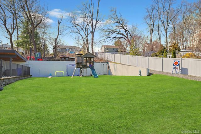 3 Green Hill Court, Nanuet, NY 10954