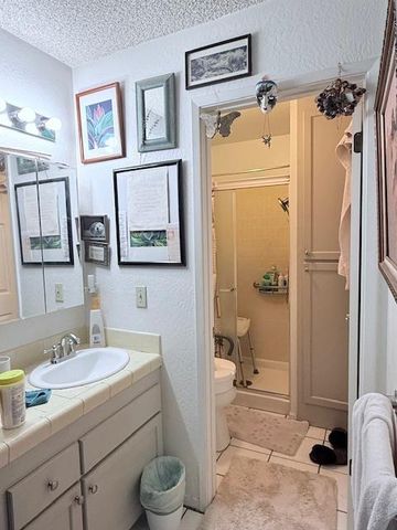 284 W Lexington Avenue, Fresno, CA 93711