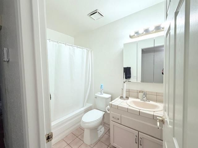 284 W Lexington Avenue, Fresno, CA 93711