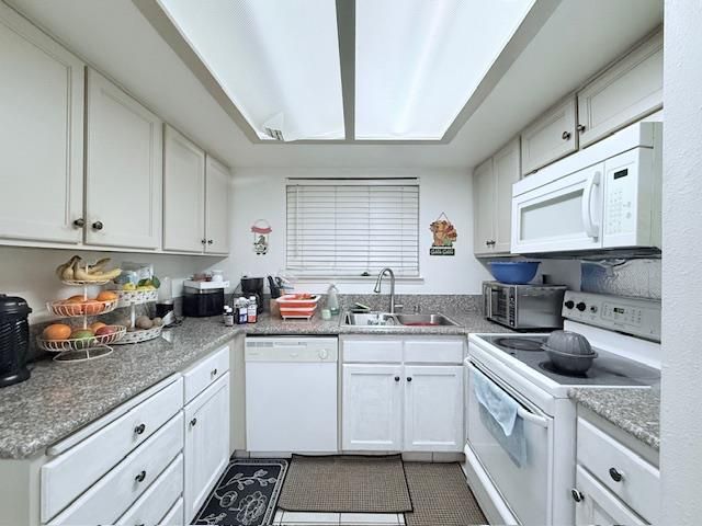 284 W Lexington Avenue, Fresno, CA 93711