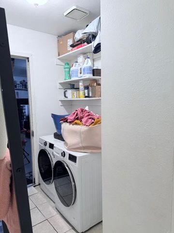 284 W Lexington Avenue, Fresno, CA 93711