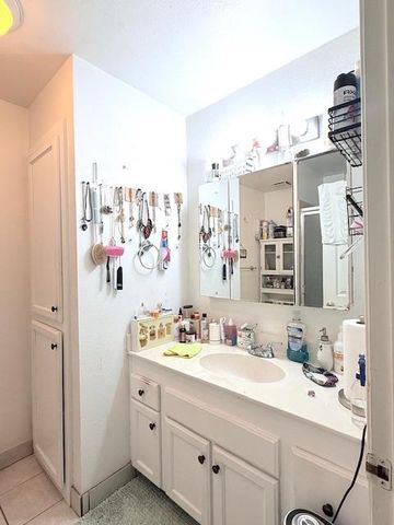 284 W Lexington Avenue, Fresno, CA 93711