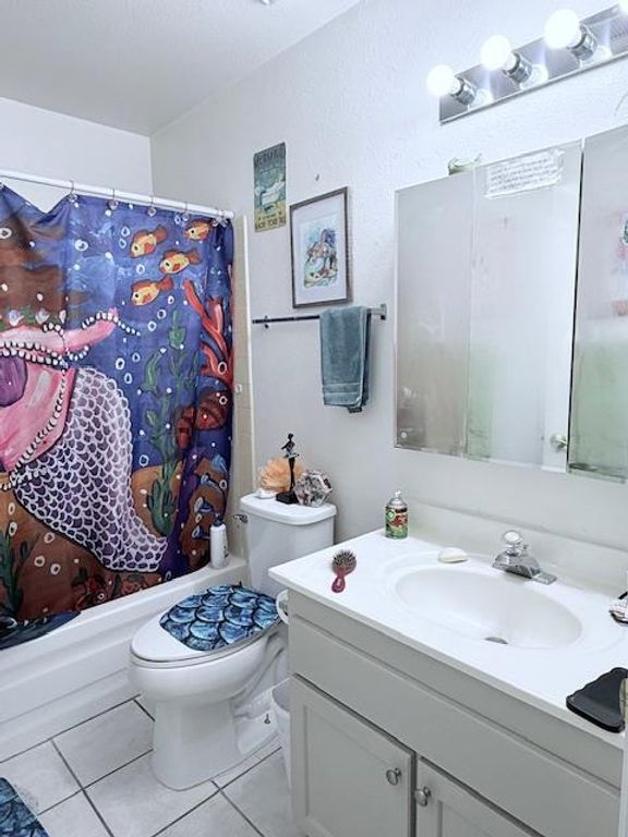 Image 13 of property listing at 284 W Lexington Avenue, Fresno, CA 93711