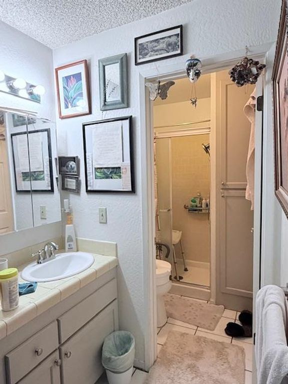 Image 14 of property listing at 284 W Lexington Avenue, Fresno, CA 93711