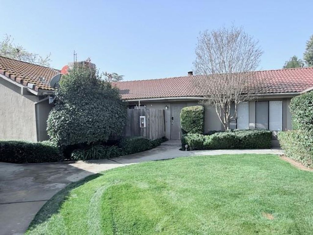 Image 15 of property listing at 284 W Lexington Avenue, Fresno, CA 93711