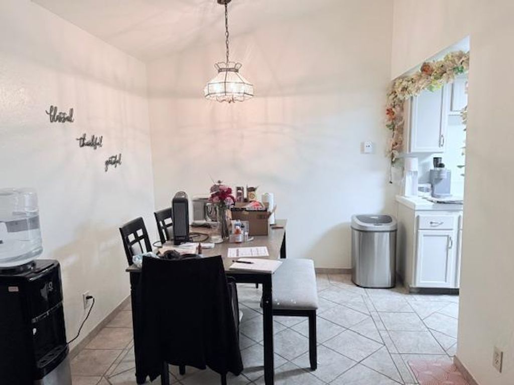 Image 17 of property listing at 284 W Lexington Avenue, Fresno, CA 93711