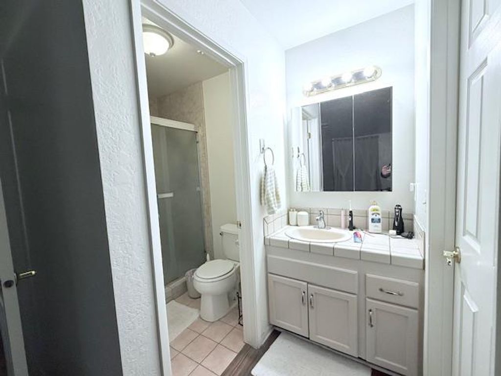 Image 21 of property listing at 284 W Lexington Avenue, Fresno, CA 93711