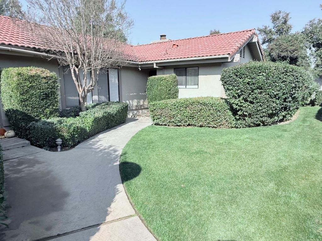 Image 22 of property listing at 284 W Lexington Avenue, Fresno, CA 93711