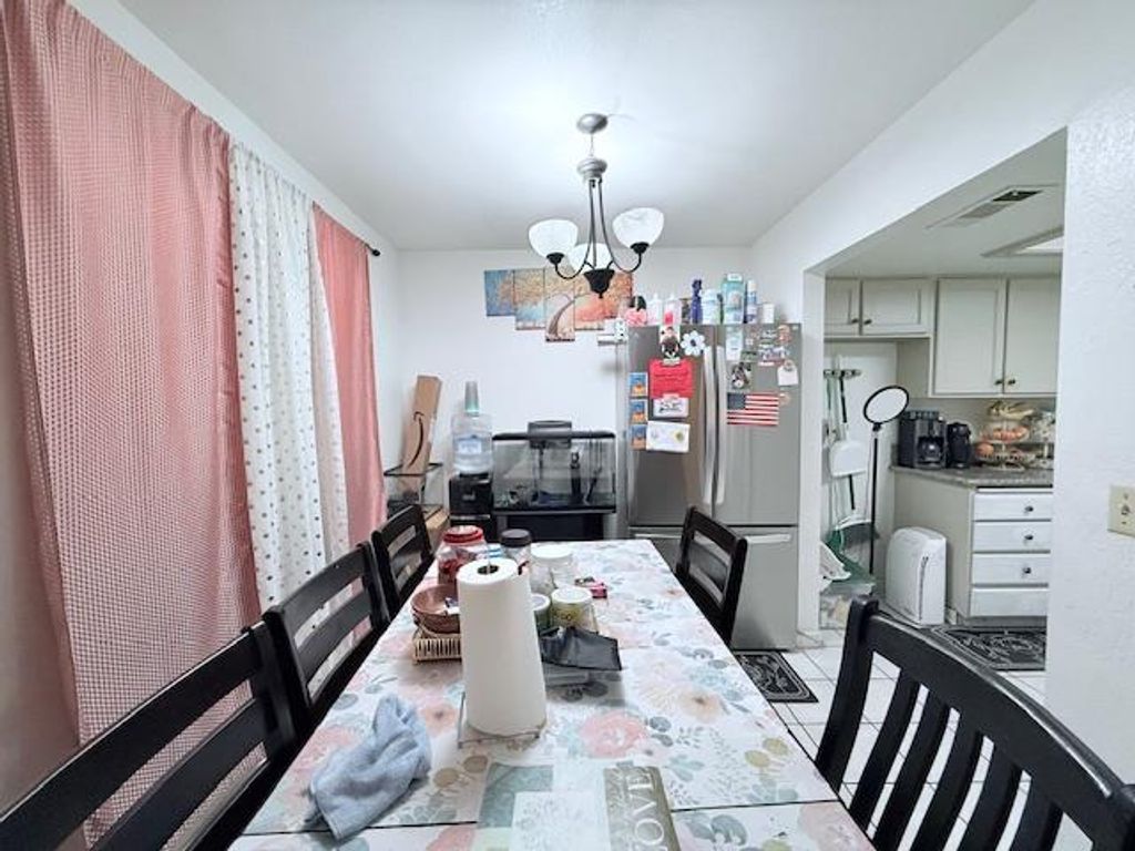 Image 24 of property listing at 284 W Lexington Avenue, Fresno, CA 93711