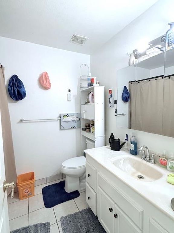 Image 29 of property listing at 284 W Lexington Avenue, Fresno, CA 93711