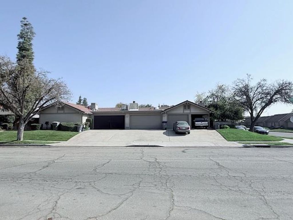 Image 7 of property listing at 284 W Lexington Avenue, Fresno, CA 93711