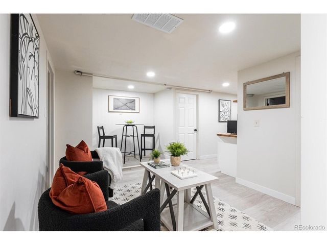 2960 Poplar St, Denver, CO 80207