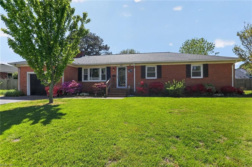 4617 Twain LN, Virginia Beach, VA 23455
