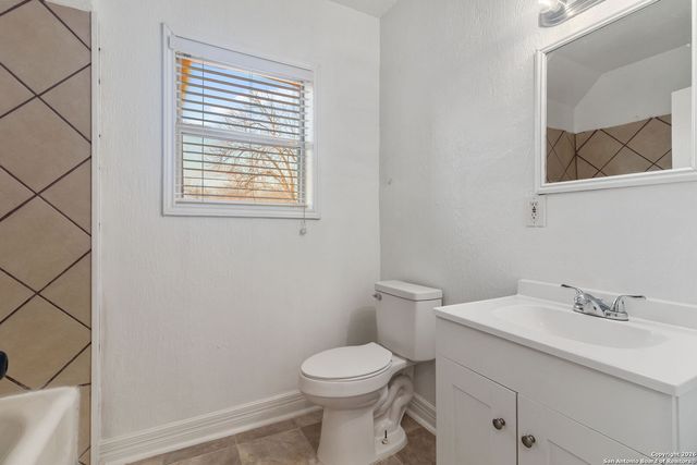 1630 W Rosewood Ave Apt C, San Antonio, TX 78201