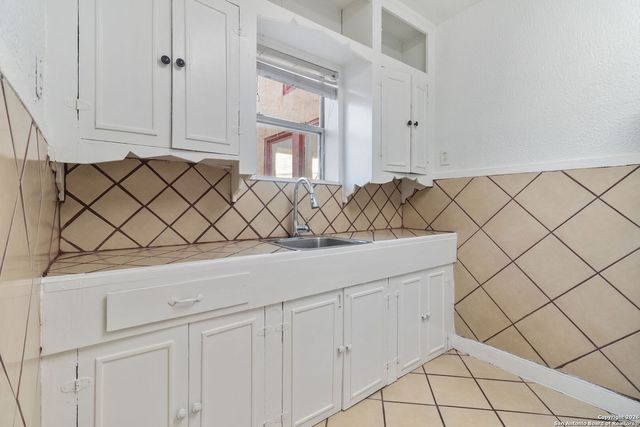 1630 W Rosewood Ave Apt C, San Antonio, TX 78201