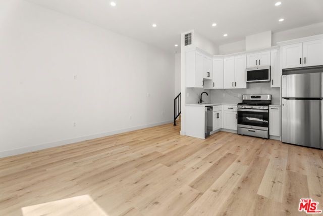 2154 Patricia Avenue, Los Angeles, CA 90025