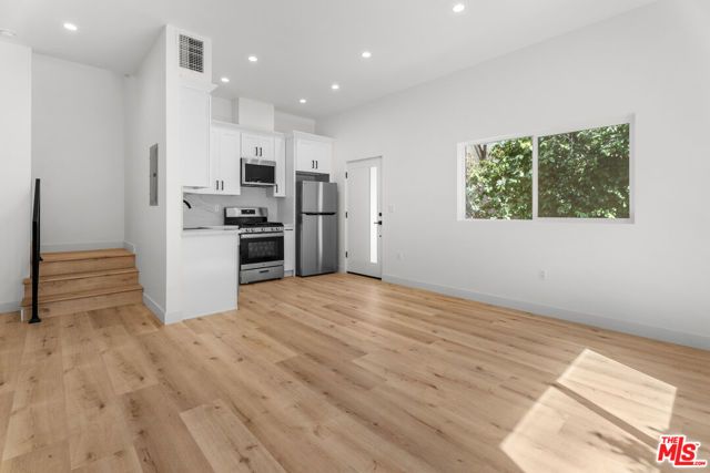 2154 Patricia Avenue, Los Angeles, CA 90025