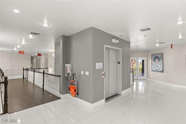 5930 North El Capitan Way, Las Vegas, NV 89149