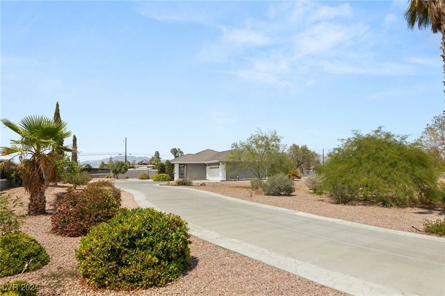 5930 North El Capitan Way, Las Vegas, NV 89149