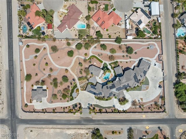 5930 North El Capitan Way, Las Vegas, NV 89149