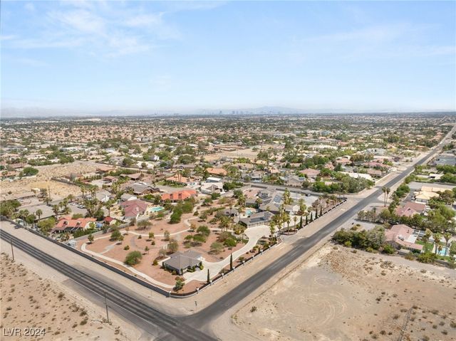 5930 North El Capitan Way, Las Vegas, NV 89149